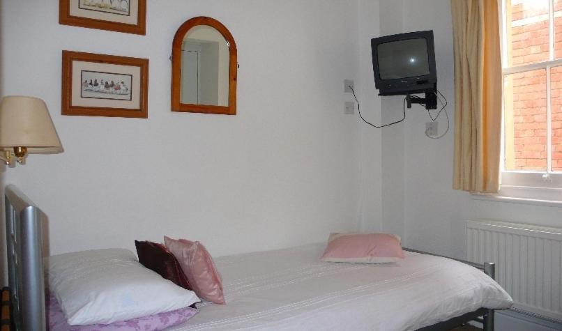 Colebrook Guest House Farnborough  Bagian luar foto