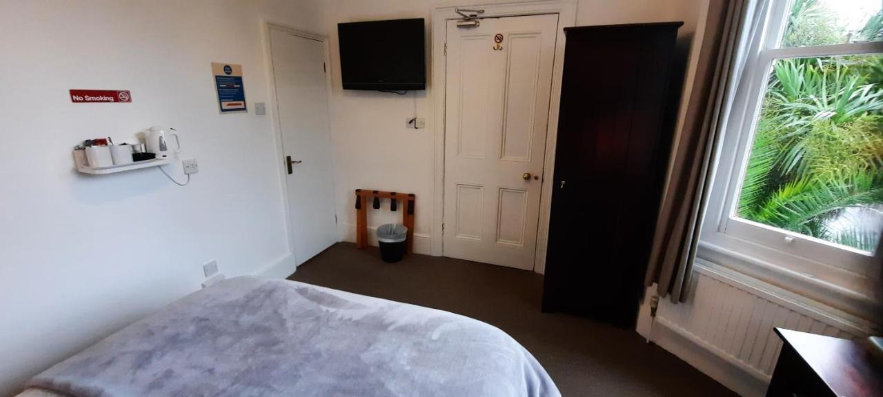 Colebrook Guest House Farnborough  Bagian luar foto
