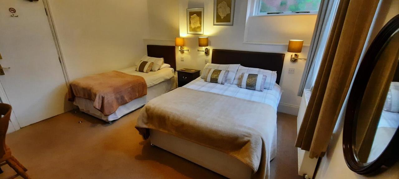 Colebrook Guest House Farnborough  Bagian luar foto