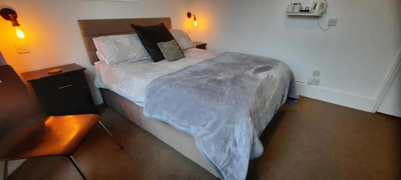 Colebrook Guest House Farnborough  Bagian luar foto